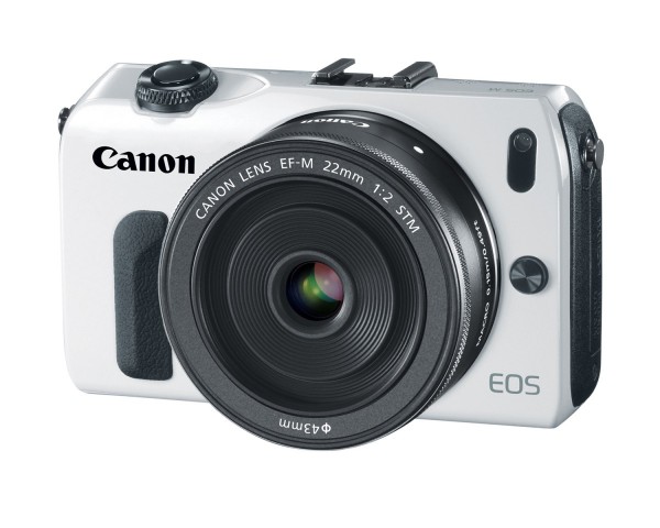 Canon EOS M mit EF-M 18-55mm f/3,5-5,6 STM (Bild: Canon)