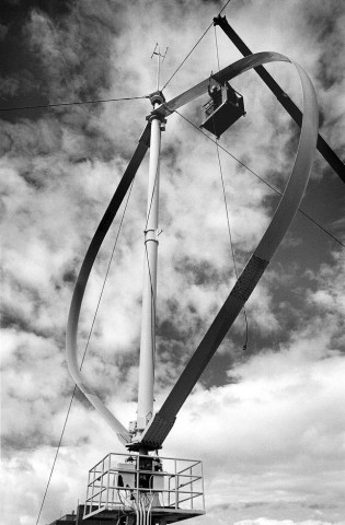 Darrieus-Rotor der Sandia Labs aus den sp&auml;ten 1980er Jahren (Bild: Sandia Labs)