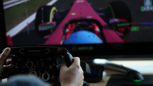 Wir haben die Modifikation mit dem F1 Wheel T500 von Thrustmaster ausprobiert.