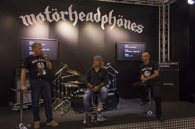 Pr&auml;sentation der Mot&ouml;rhead Ph&ouml;nes mit Krusell-Chef Ulf Sandberg, Mikkey Dee und  Produktmanager Anders Nicklasson (von links nach rechts). (Foto: Werner Pluta/Golem.de)