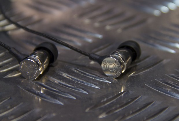 Die Im-Ohr-H&ouml;rer sind als Patrone gestaltet. (Foto: Werner Pluta/Golem.de)