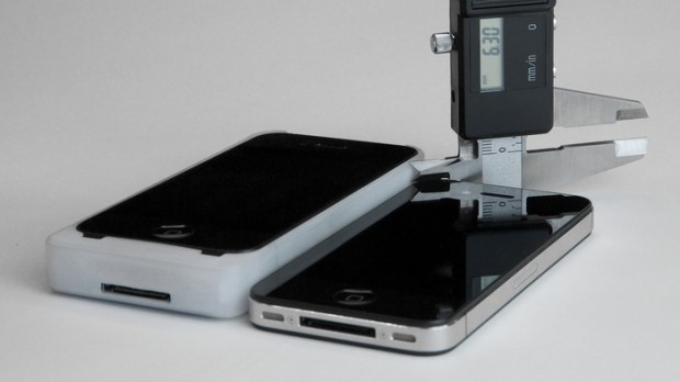 iExpander im Vergleich zum iPhone 4 (Bild: Charlie Corry/Kickstarter)