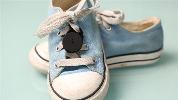 Stick-N-Find - hier an einem Kinderschuh befestigt (Bild: SSI America)
