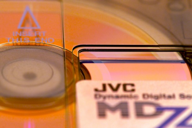 MDs gab es h&auml;ufig in transparenten H&uuml;llen. Die Technik sah damals so spannend aus! (Bild: Andreas Sebayang/Golem.de)