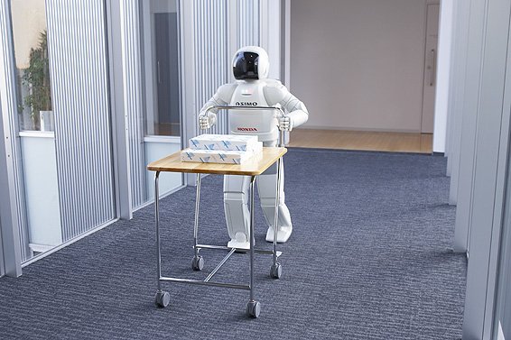 Asimo schiebt auch einen Servierwagen.