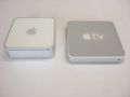 Links Mac Mini, rechts Apple TV