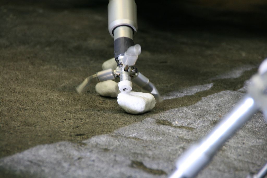 Der Scarabaeus visiert einen Stein an...