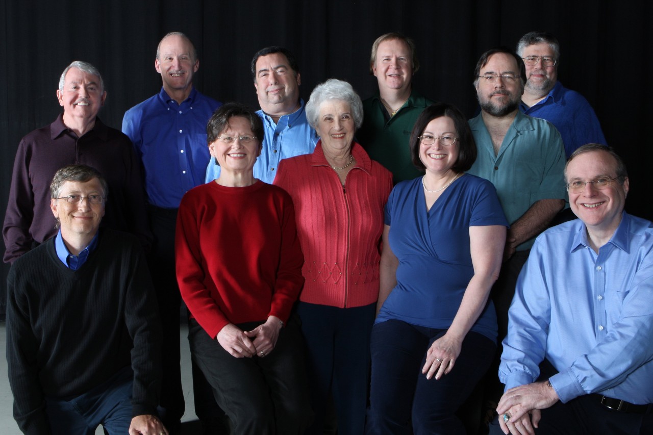 Bill Gates' letzter Arbeitstag - Die "Albuquerque Gruppe" aus dem Jahre 1978 im Jahre 2008: Bob O' Rear (hinten links), Steve Wood, Bob Greenberg, Marc McDonald, Gordon Letwin, James Lane. Bill Gates (vorn links), Andrea Lewis, Miriam Lubow (nicht auf dem Foto von 1978), Marla Wood und Paul Allen.