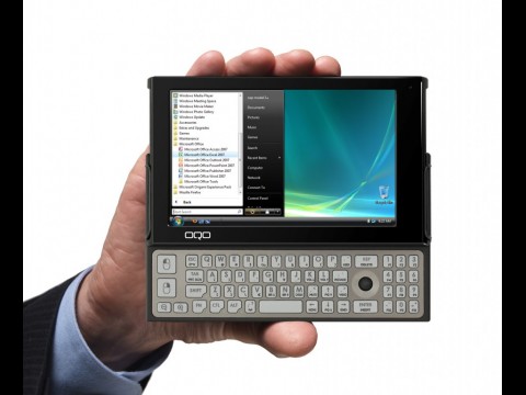 OQO Model 2+ mit ausgezogener QWERTY-Tastatur