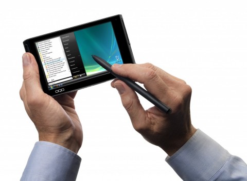 OQO Model 2+ - der Touchscreen ist auch noch mit optionalem Stift bedienbar