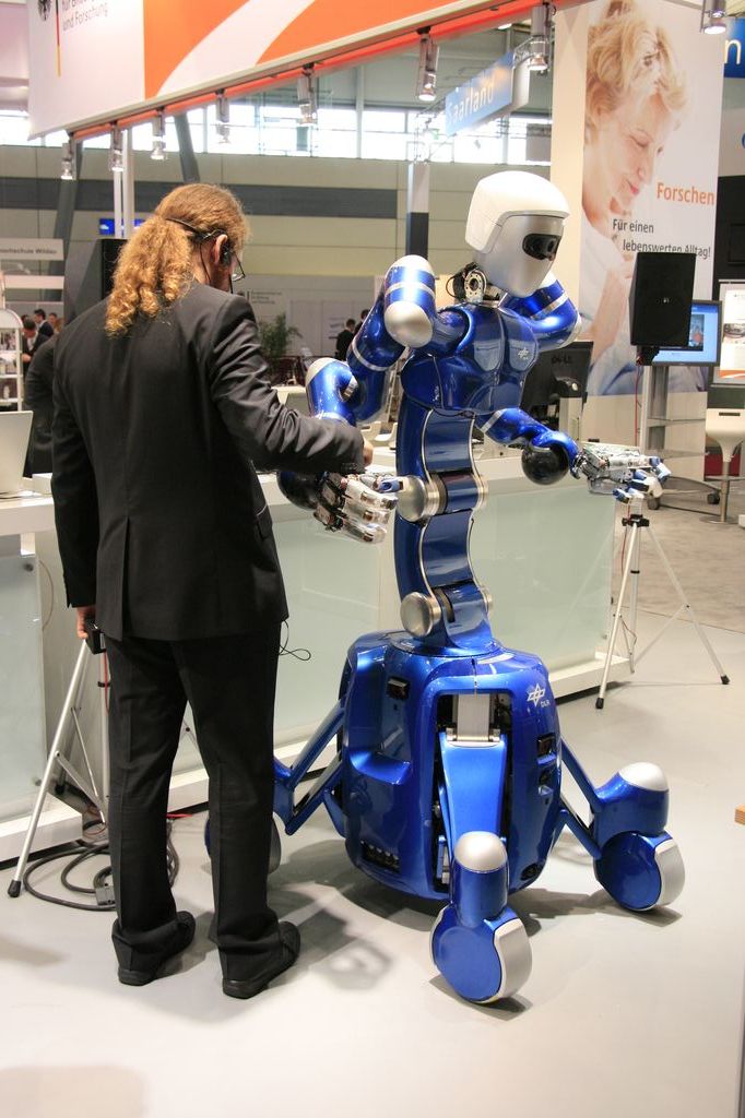 In Justins Gelenken sitzen Kraftmomentsensoren. Sie sorgen für Sicherheit... (Foto: wp)
