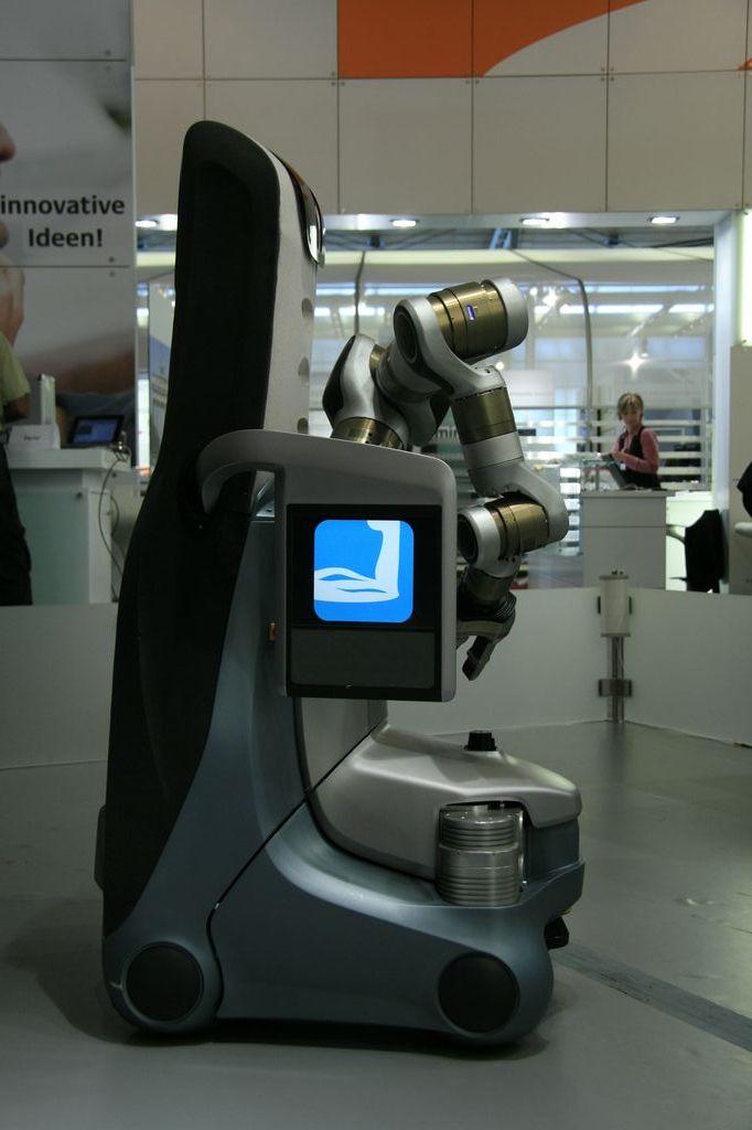 Der Care-O-Bot soll bei der Cocktail-Party behilflich sein (Foto: wp)