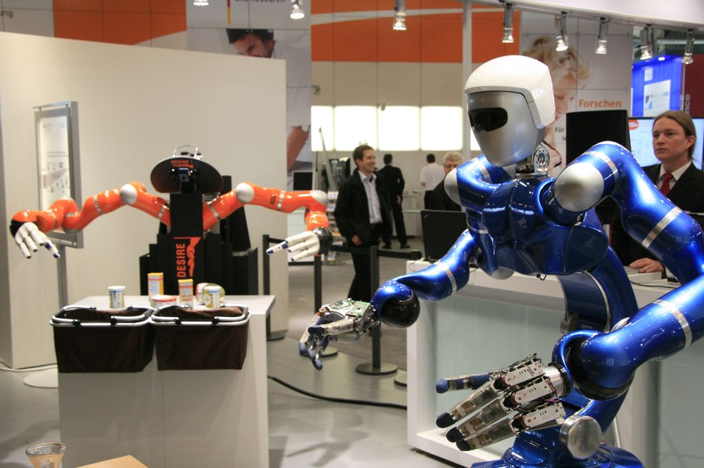 Justin und der Desire-Demonstrationsroboter (Foto: wp)