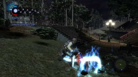 Mit einer Stromfessel legt er Gauner lahm.