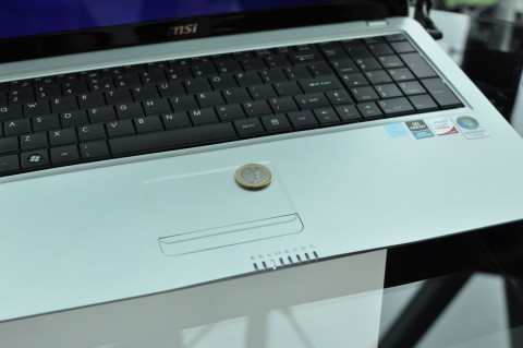 MSI X600: Das Touchpad ist gro&szlig;.