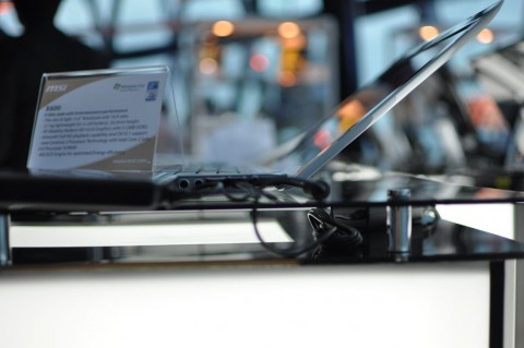 Das X600 l&auml;sst sich sch&ouml;n weit nach hinten aufklappen.