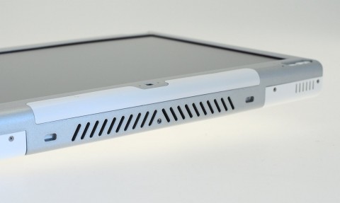 Umgebautes Scharnier des Displays. Die neue Oberschale stammt von Axiotron.