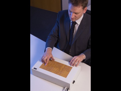 Bis 2010 soll das Ger&auml;t so kompakt werden, dass es auch mobil genutzt werden kann (Foto: Hyperbraille).