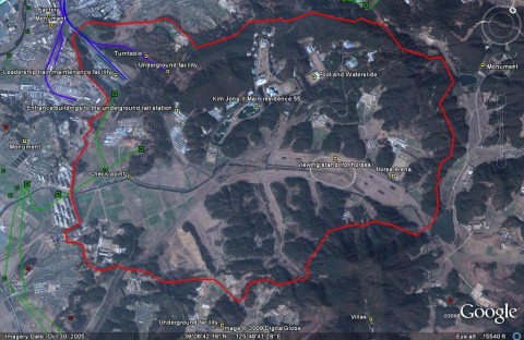 W&auml;hrend das Volk darbt, lebt Staatschef Kim Jong-il in gro&szlig;en Pal&auml;sten (Screenshot: North Korea Uncovered).