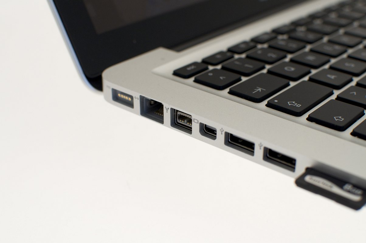 Test Kleines Macbook Pro mit Firewire bootet von SDKarte Golem.de