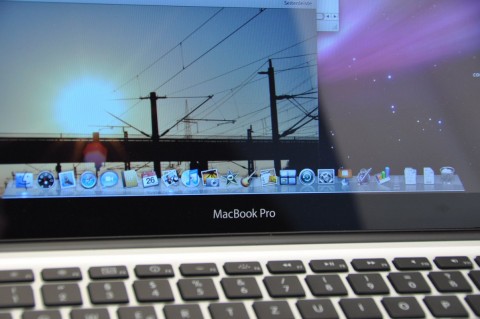 Gute Farbwiedergabe, aber viele Spiegelungen