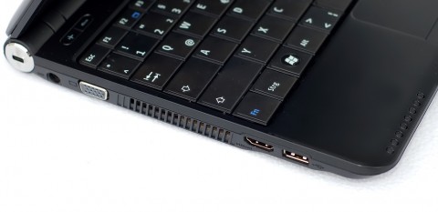 Ports links, vorne USB und HDMI