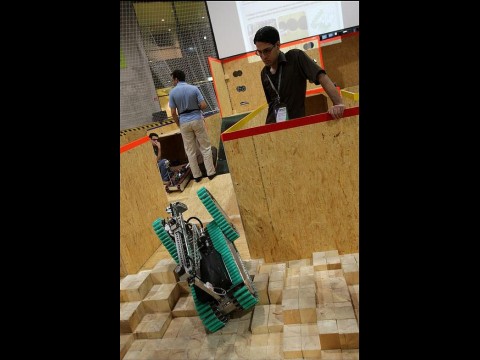 Die Roboter m&uuml;ssen einen Hindernisparcours bew&auml;ltigen und kartieren. (Foto: TU Graz/ Lunghammer)