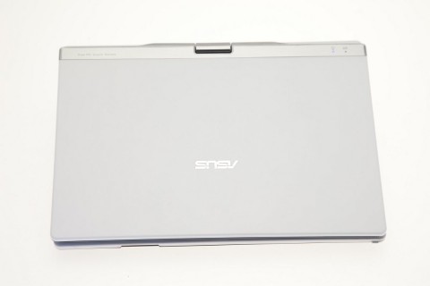 Asus Eee PC T91: Von au&szlig;en sieht es wie ein normales Netbook aus.