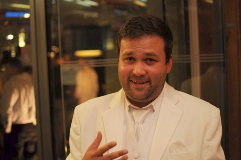 Nathan "Oveur" Richardsson, ausf&uuml;hrender Produzent von Eve Online, ungewohnt in wei&szlig;er Kleidung ...