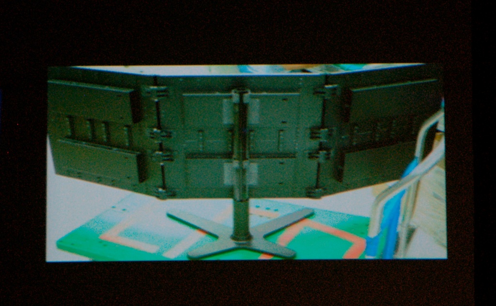 Halter für sechs Monitore