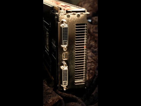 2 x DVI, 1 x DisplayPort