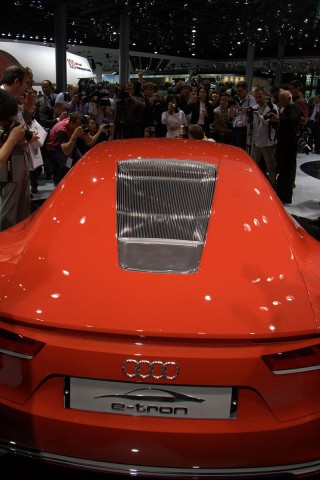 Akku statt Motor: Unter der gerippten Haube sitzt der Stromspeicher. (Foto: wp)