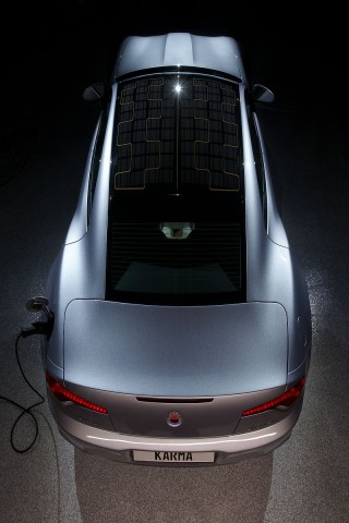 Solarzellen auf dem Dach helfen, die Akkus zu laden. (Foto: Fisker Automotive)