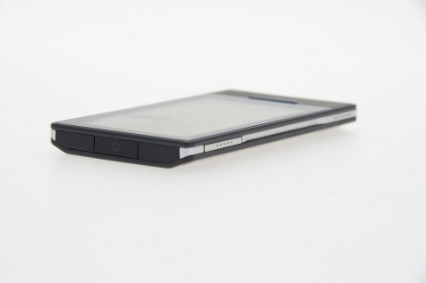 Die Tasten sind gut versenkt. Versehentlich dr&uuml;ckt der Anwender sie unterwegs nicht.