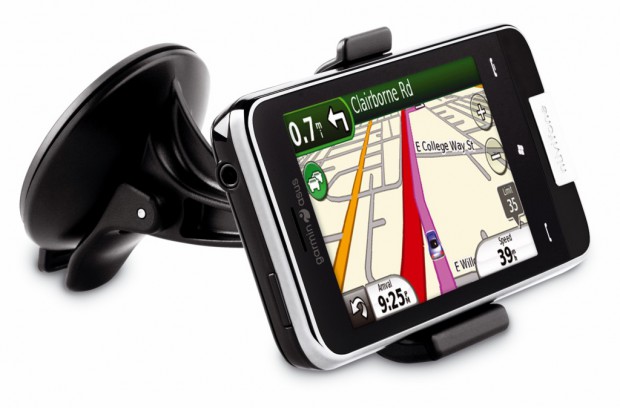 Garmin-Asus N&uuml;vifone M10 mit Kfz-Halterung