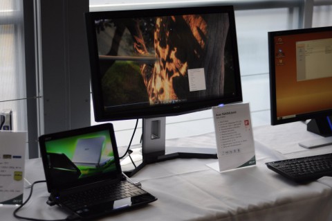 Acers Aspire One 532g - der externe Monitor ist per HDMI angeschlossen.