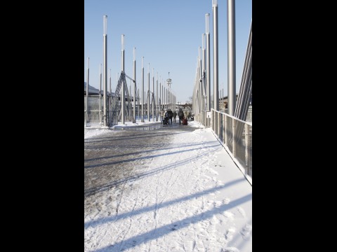 Der Schnee, der am Vorabend gefallen war, blieb liegen.