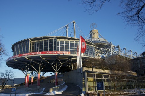Strahlend blauer Himmel, aber nicht so warm wie im vergangenen Jahr: die Cebit 2010 geht zu Ende.