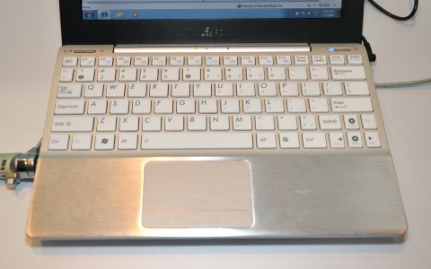 Alu-Oberschale des 1018P - Handauflage geb&uuml;rstet, sonst matt