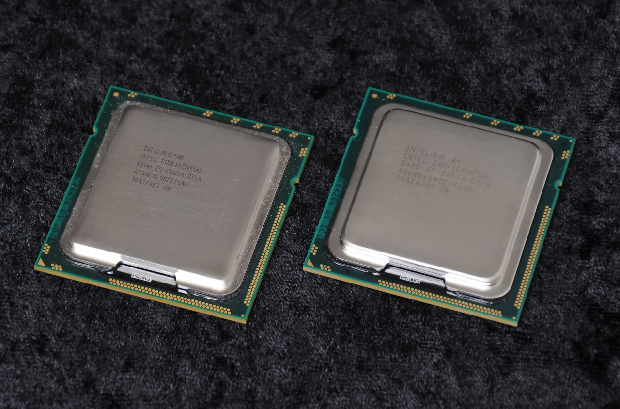 Das Package des 980X (rechts) hat sich nicht geändert