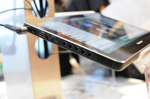 ... erkennt maximal zwei Finger und bietet einstellbare Tasten an der Seite.