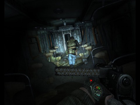 Ein Begleiter weist Artyom den Weg.