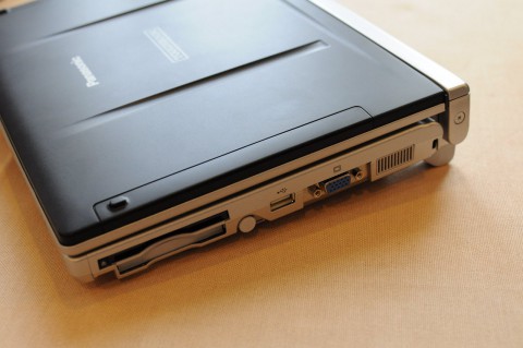Die rechte Seite des Toughbook CF-C1