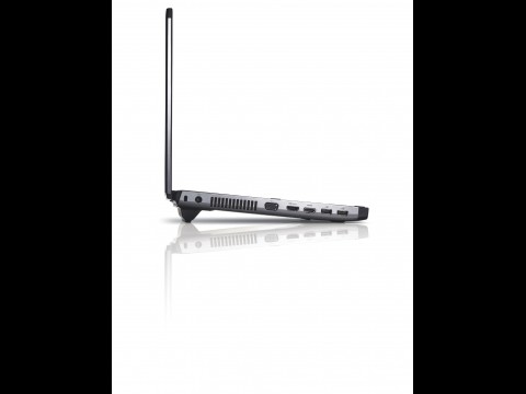 Vostro 3700: Der gro&szlig;e Akku sorgt f&uuml;r mehr Abstand zur Unterlage.