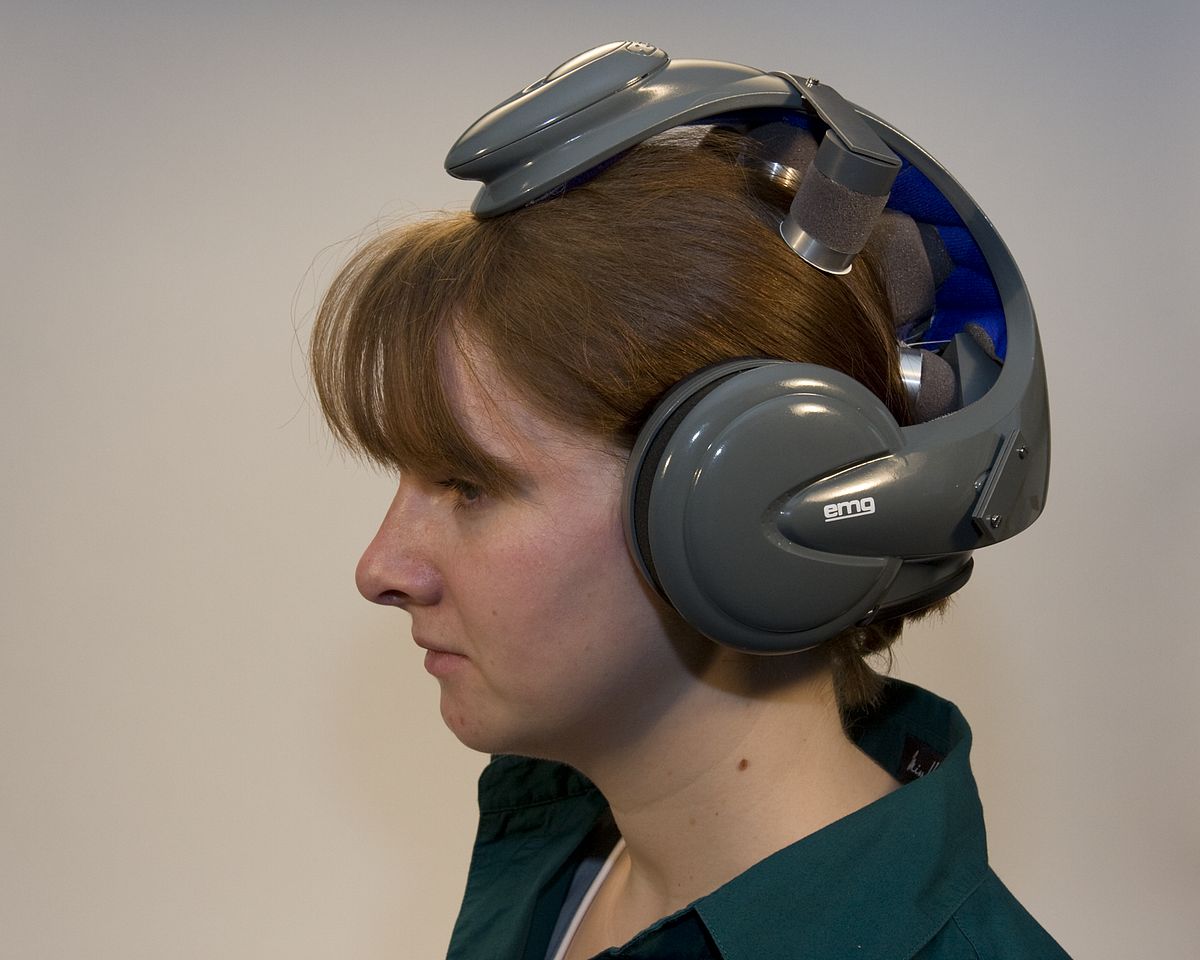 Die zweite Version ist leichter und eleganter als der Vorgänger, ein umfunktionierter Motorradhelm. (Foto: TU Braunschweig)