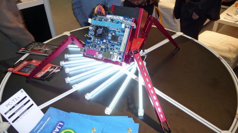 Lian Li Pitstop PC-T1 - Spinne f&uuml;r Mini-ITX-Mainboards