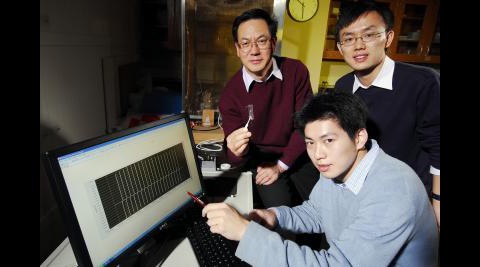 Wang mit seinem Team (Foto: Gary Meek)