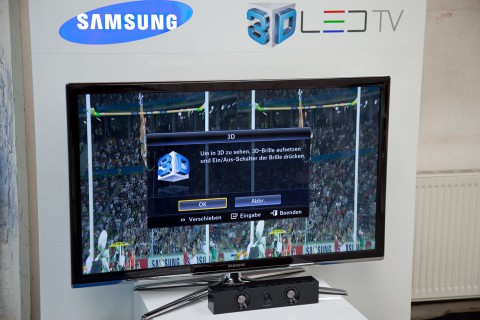 Samsungs 3D-Fernseher informieren, ab wann die 3D-Brille aufgesetzt werden sollte.