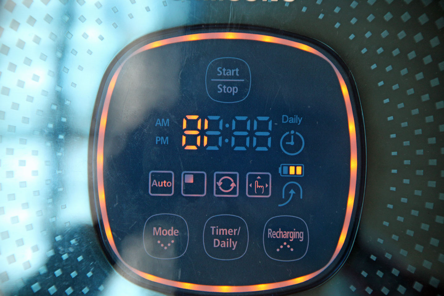 Samsungs Navibot SR-8855 - Bedienfeld auf der Oberfläche