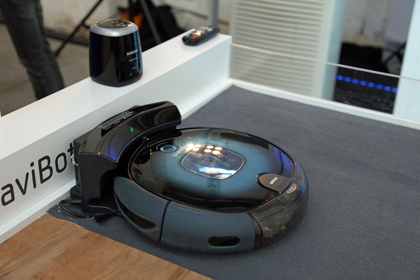 Samsungs Navibot SR-8855 - in der Ladestation